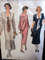 9158 VOGUE LONG PULLOVER SS-LS LOW PLEAT OR NOT DRESS,TIE PATTERN 14, 12